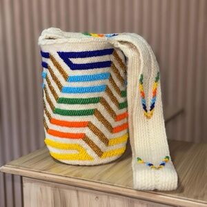 Lux y Luz Rainbow Waves Bucket Bag Mochila